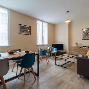  Appartement Entre Terre Et - Coeur D'une Cite De Caractere France